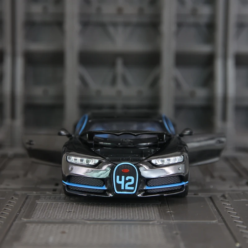 1:32 Bugatti Chiron modelo de coche de aleación puertas de supercoche y capó de motor, el maletero se puede abrir tiene funciones de sonido y iluminación