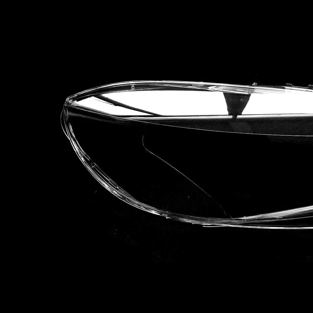 Moggic is suitable for 13-16 Volvo V40 car headlights, transparent large lampshade