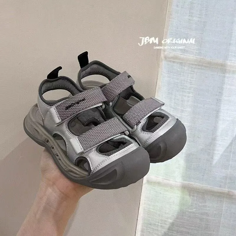 Kindersandalen mit Zehenkappe Weiche Sohle Kinder Freizeitschuhe Rutschfest 2026 Sommer Neue Jungen Mädchen Mode Strandschuhe Trendig – Detail 4