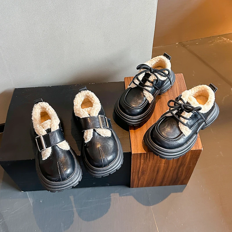 幼児用の豪華な綿の毛皮のような靴、滑り止めとソフトソール、子供用の暖かいスニーカー、カジュアルでファッショナブル、女の子と男の子のための雪の靴、冬