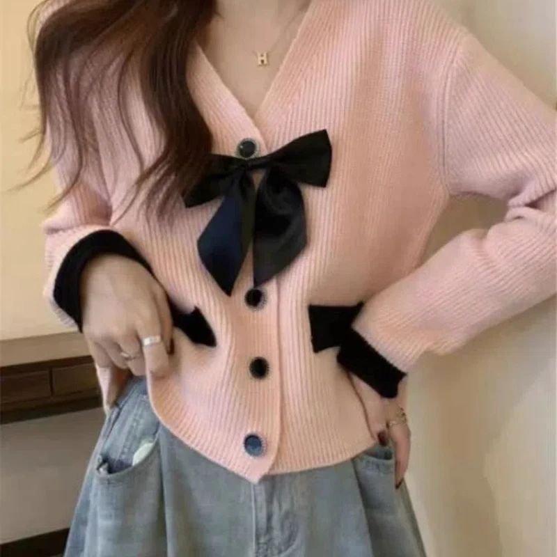 Autumn and Winter 2024 New Small Fragrant Style Bow V-neck Design for a Skinny and Elegant Style Knitted Sweater for Women