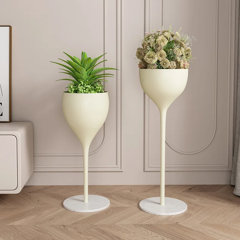 

Cream wind wrought iron flower stand, light luxury modern flower pot stand next to floor-to-ceiling TV cabinet in living room