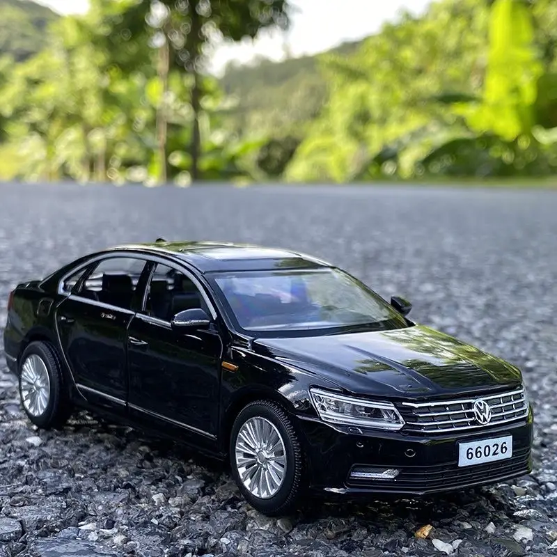 1:32 Volkswagens Passat Alloy Car Model Diecast & Toy Vehicles Toy Car Metal Model Collection High Simulation Toy Gift