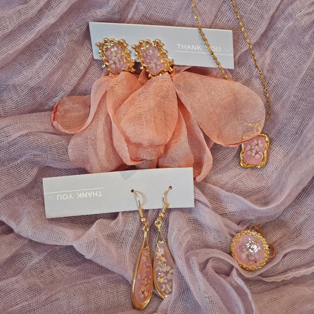 

3303 Wholesale Sweet Pink Resin Dried Flower Earrings Gentle Romantic Versatile Necklace Creative Christmas Birthday Gift