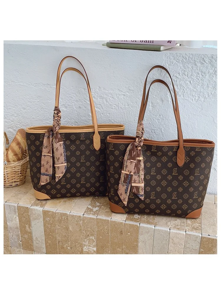 Stylish Ladies Messenger Bag Made Of Octagon-Printed Leather Boasting Iceland Casual Vintage Spacious Soft Daily Look