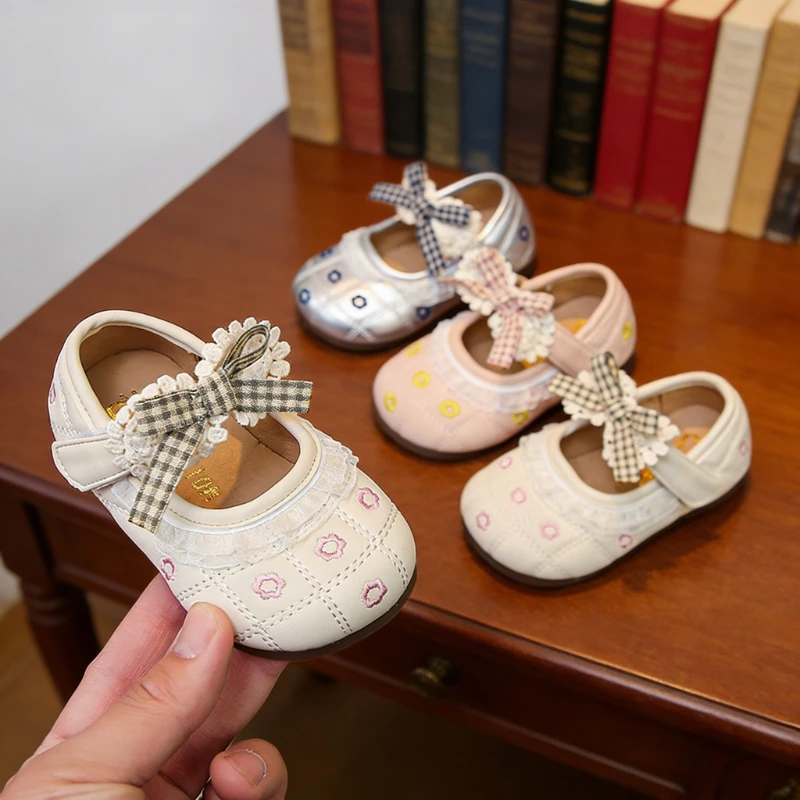 

Girls Embroidered Bow Ballet Shoes Kids Fashion Leather Shoes Toddlers Non-slip Outdoor First Walker Children Causal Flat Shoes