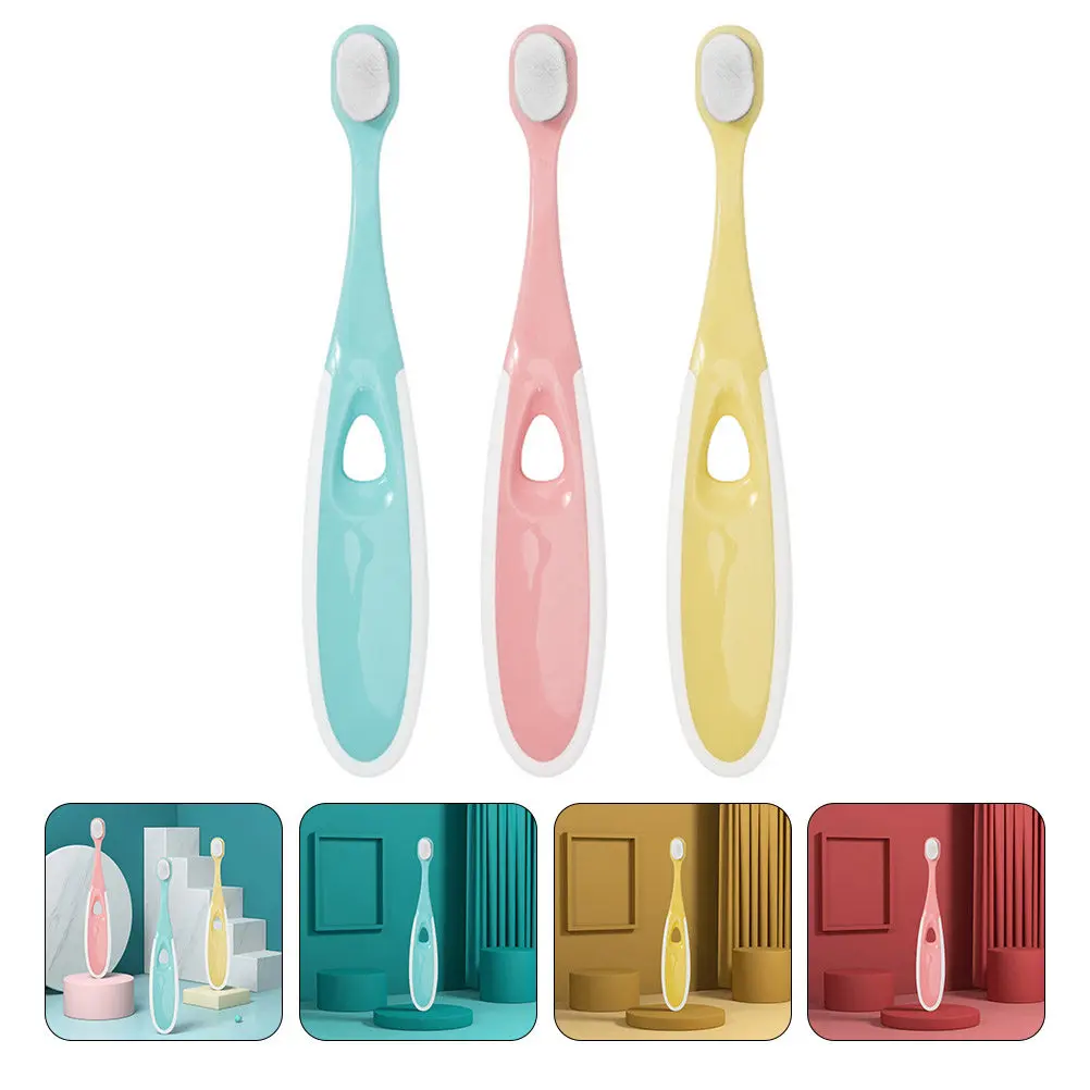 

Набор из 3 детских зубных щеток: мягкая щетина, для ухода за полостью рта, с щеткой для языка, для младенцев, с большой ручкой, удобные, случайный цвет