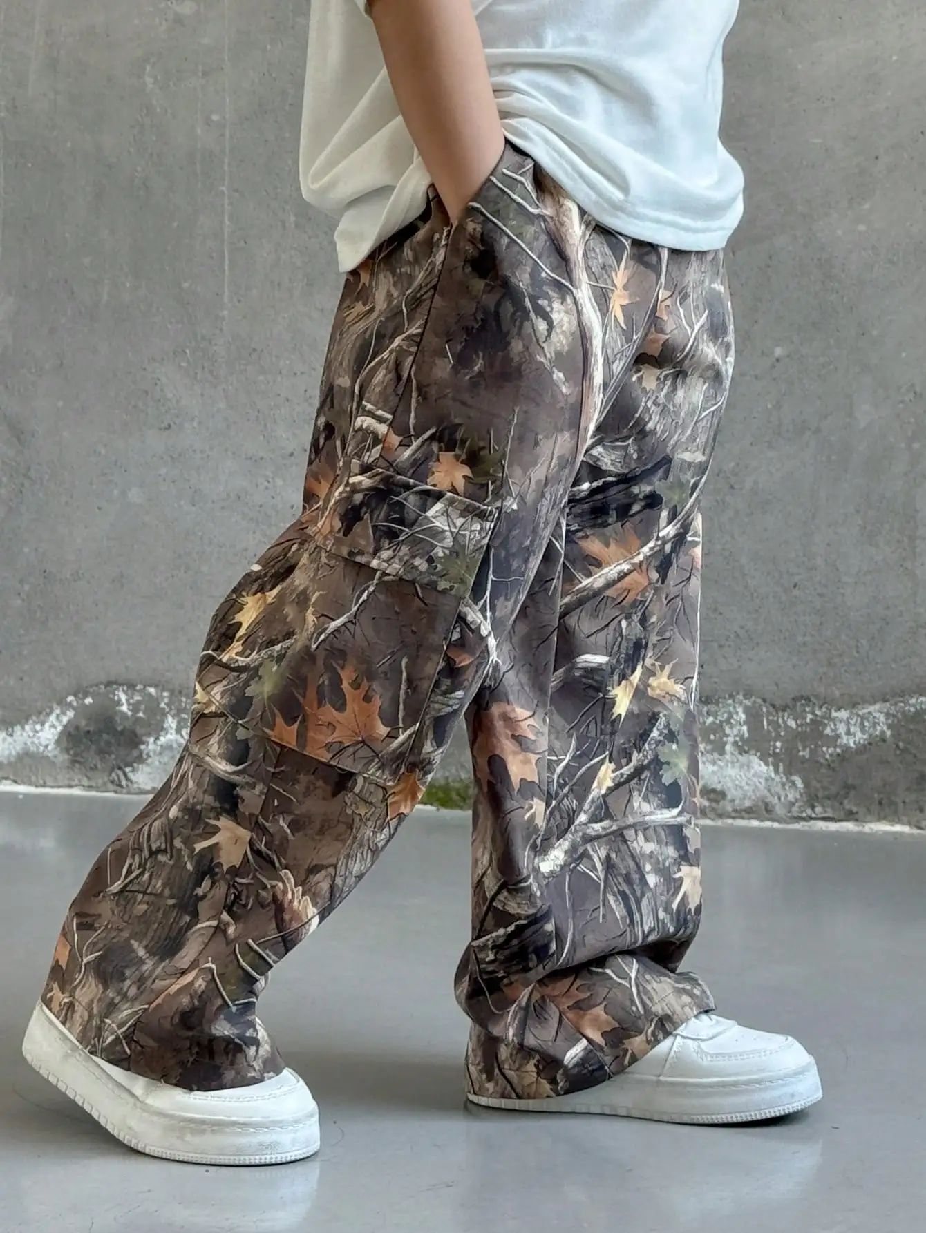 

Детские свободные брюки-карго с камуфляжным принтом для повседневной носки на улице