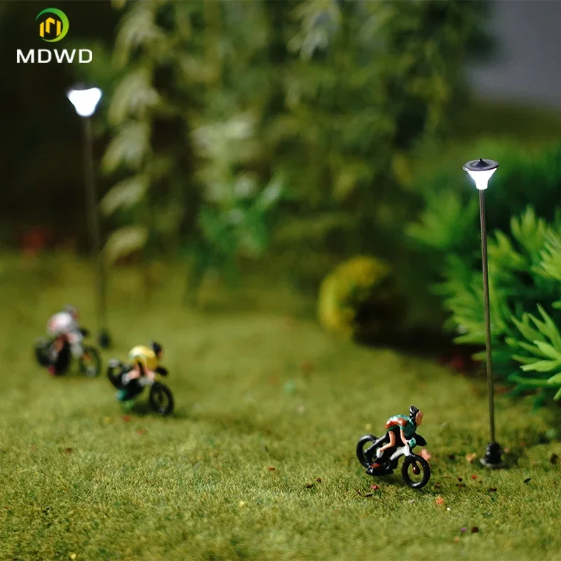 2PCS 7.3cm Metal Miniature Light Railway Train Lamp 3V LED Street Lamppost Architecture Building Layout for Park Decoration