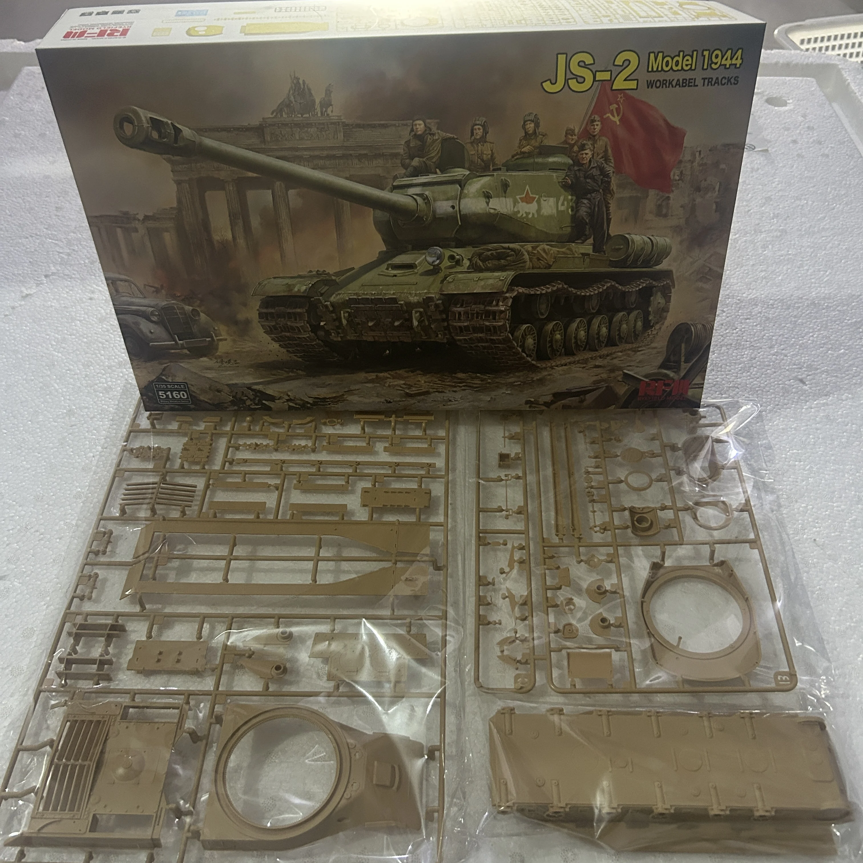 Military Model Kit RYE FIELD 5160 1/35 Soviet JS-2 Model 1944 Heavy Tank [Workable Tracks]