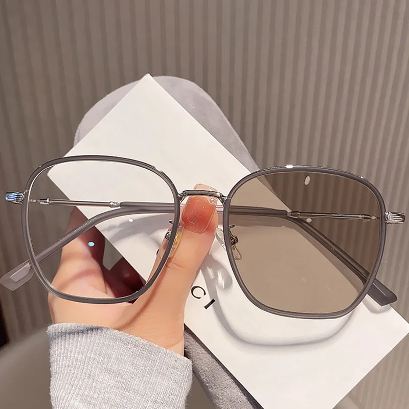 Photochromic Myopia Glasses for Women Men Large Frame Blue Light Blocking Eyewear Ultra Light Eye Protection Eyewear 0 To -4.0