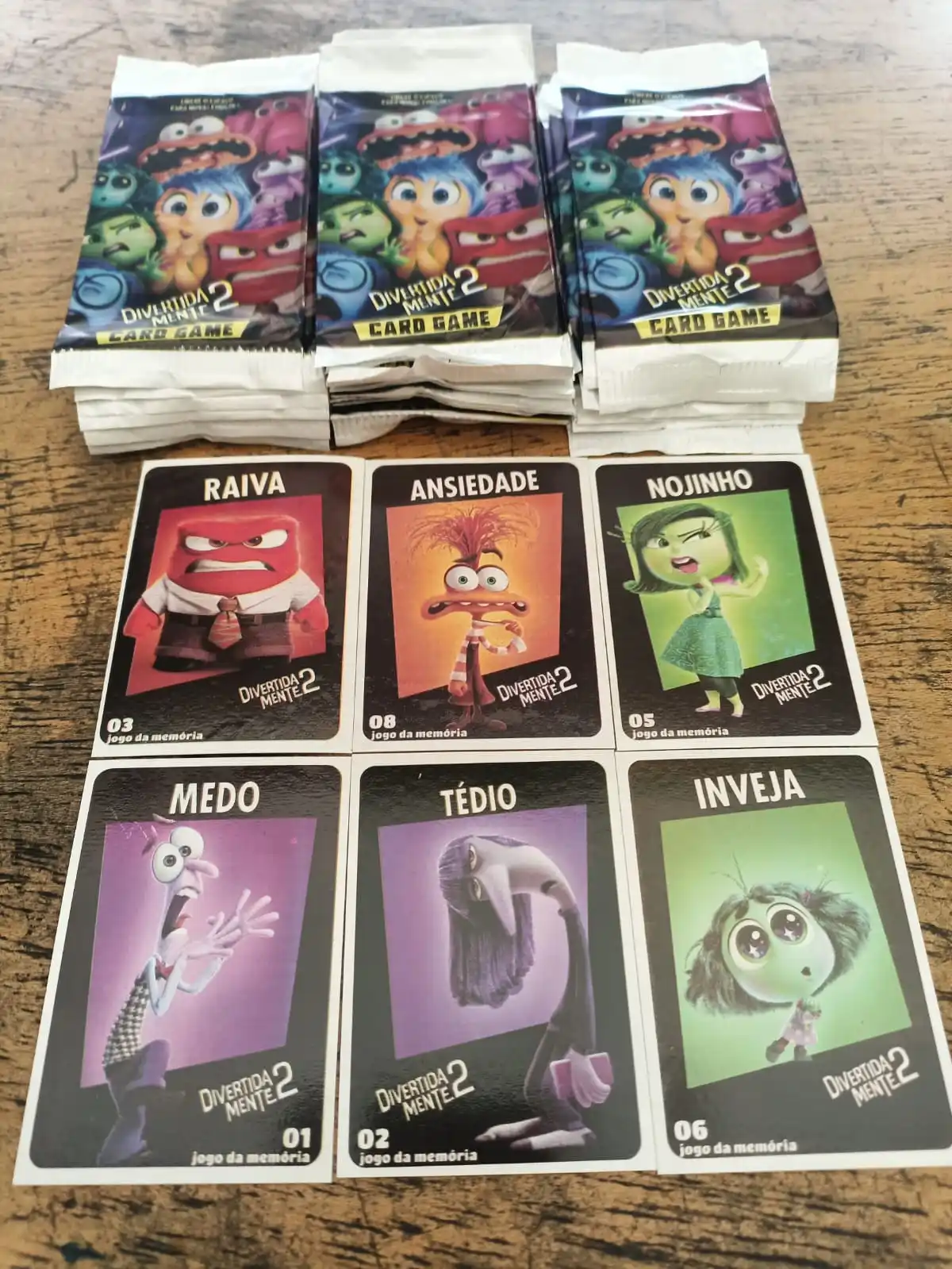 FUN 2 - Card Game/Cards/Figurines-Kit 50 Packs with 4 cards (200 cards)