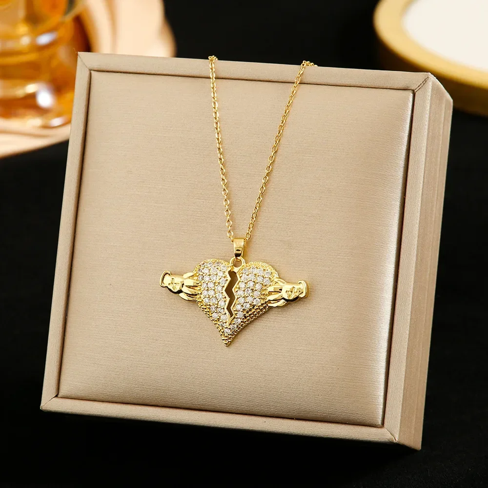 

Featuring a light luxury angel heart full diamond design, it exudes a dazzling charm. This is a simple pendant for ladies.