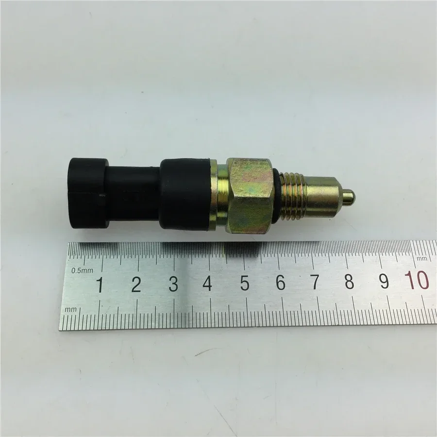 For the Chery QQ car reversing lights switch QQ6 car 1.1 displacement reversing lights switch
