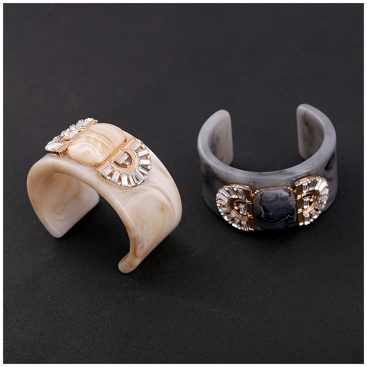 Lady\'s Resin Cuff Bracelets Inlaid Crystals Bohemia Open Wide Statement Bangle Fashion Jewelry for Women Engagement Accessories