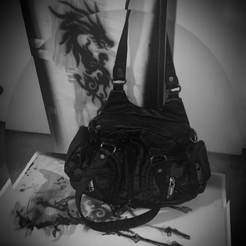 MBTI negro Y2k bolso de hombro para mujer Vintage Punk Goth diseñador de moda Pu bolso de mano de cuero de gran capacidad bolso de motocicleta con