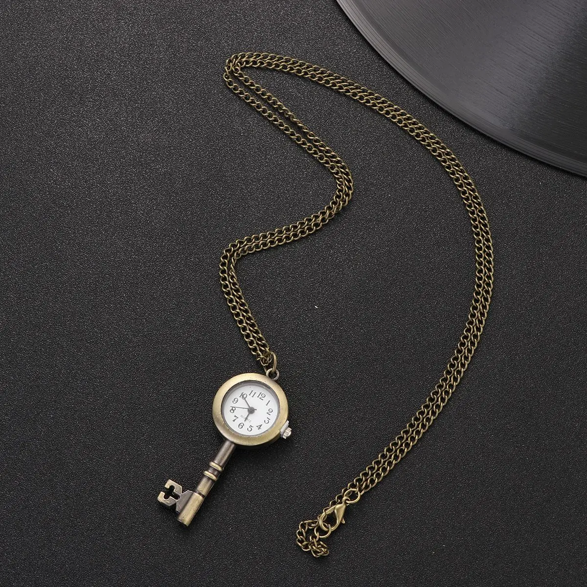 

Bronze Quartz Pendant Chain Necklace Key Shape Gift For Men Women Daily Wear Fashion Accessory Pocket Watch