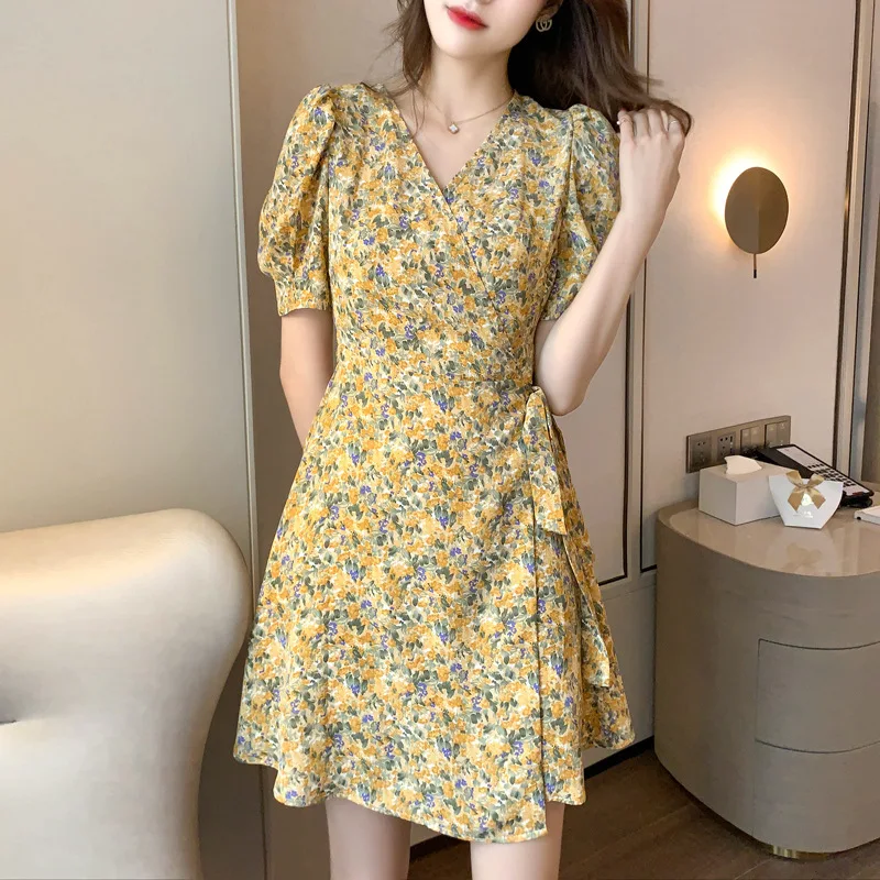 2024 Summer New Super Xian Sen Series Waist Slimming V-neck Fragmented Flower One Piece Large Swing Short sleeved Dress Women