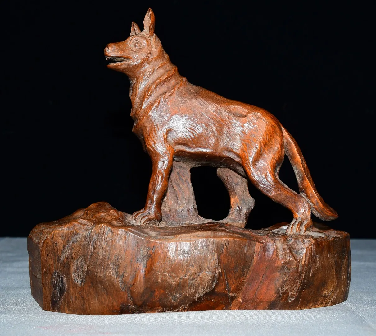 Old Boxwood Wolf statue wolfdog Wangwang Laicai Office Desk Wenfang Amass wealth Ornaments Town house