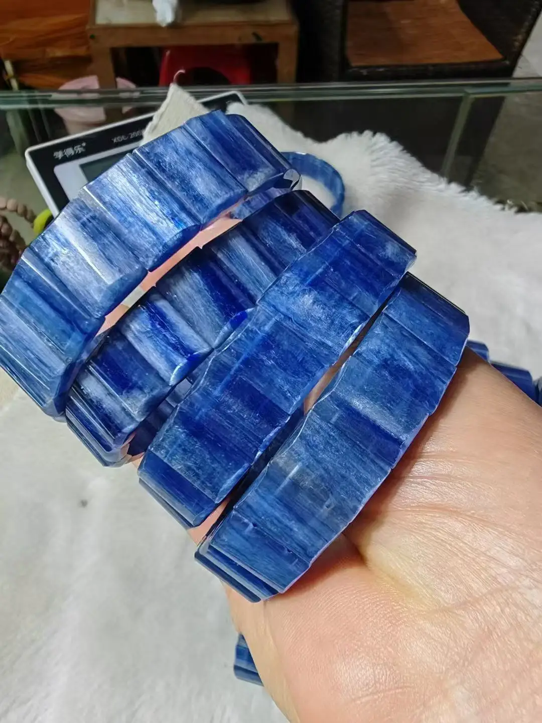 Natural Kyanite Hands Piatoon 10x15mm Length Dagree 22 Grain