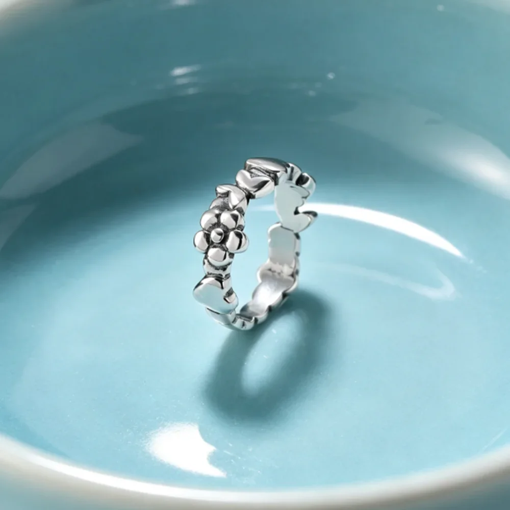 Vintage Silver Flower Heart Stackable Ring for Women, Antique Tone Floral & Heart Shape Band Ring, Retro Carved Flower Finger Ring, Adjustable Open Statement Ring, Sweet Daily Wear Jewelry, Cute Accessory for Girls, Ideal Birthday