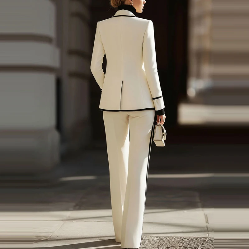 

Элегантный женский костюм с контрастными вставками для офиса: приталенный прямой крой брюк, модный пиджак с лацканами и длинными рукавами, комплект для весны и лета