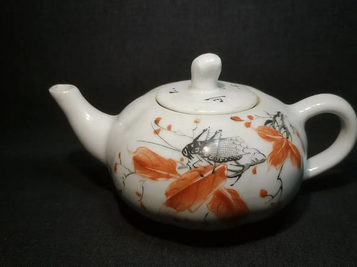 YIZHU CULTUER ART Old Chinese porcelain Painting Maple Leaf Cricket pot teapot Decoration gift