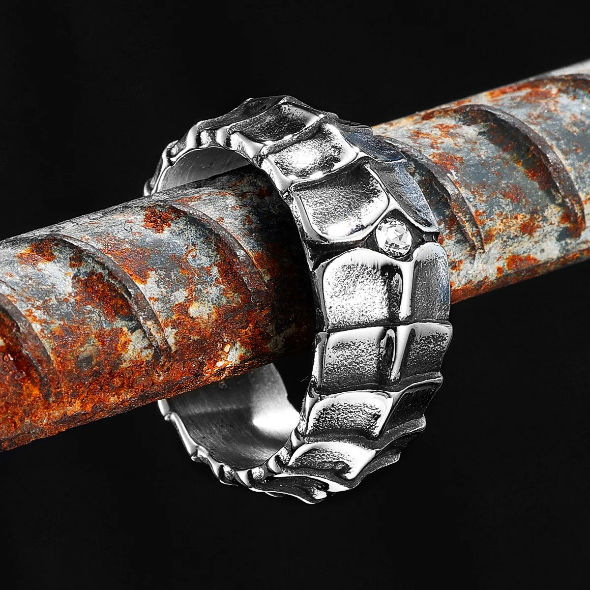 إيليف دragon scales ring: تقييم شامل لحلقة رجالي من الفولاذ المقاوم للصدأ بتصميم بانك روك