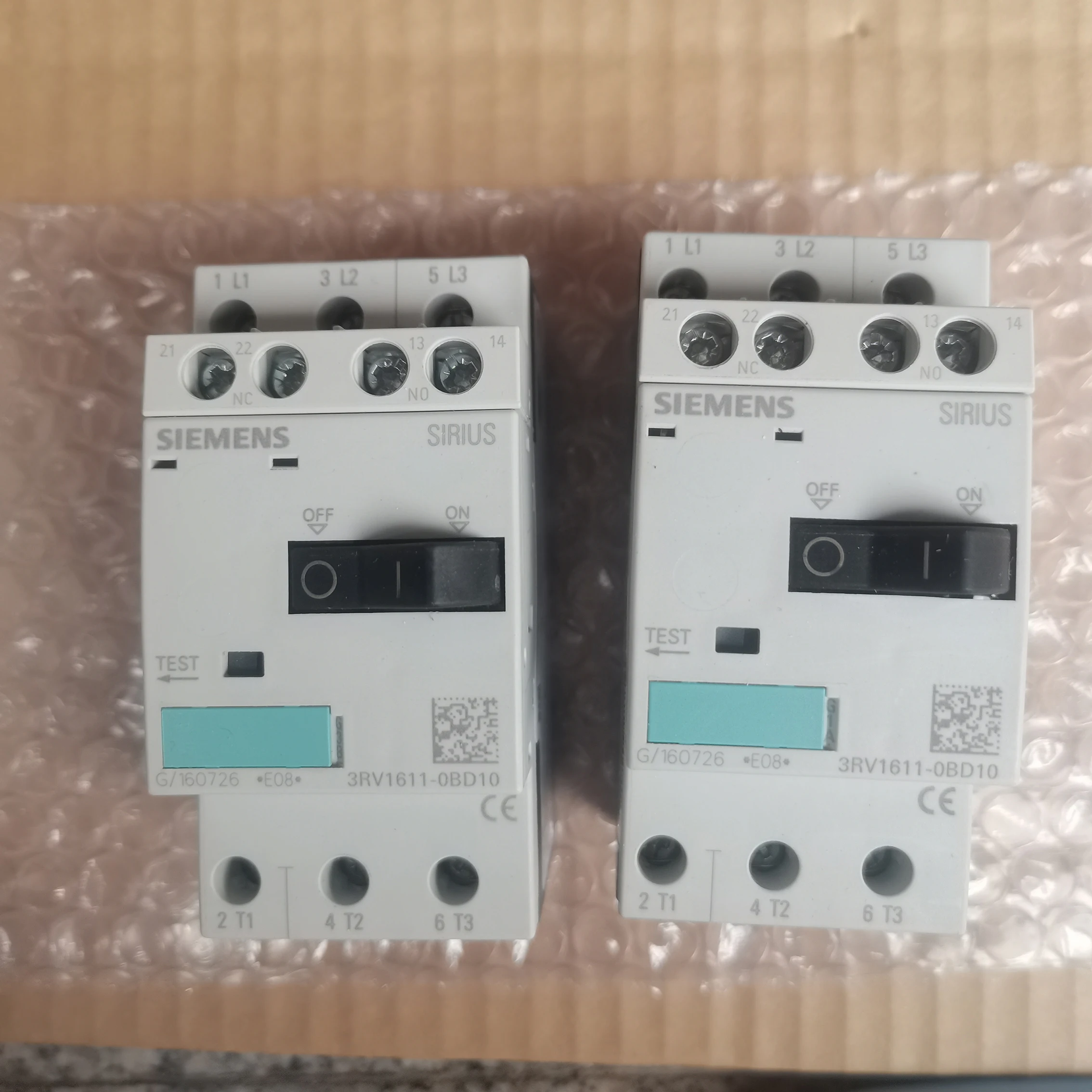 Power contactor 3RT1045-1AP04 230 V AC, 50 Hz 2 NO + 2 NC, 3-pole,