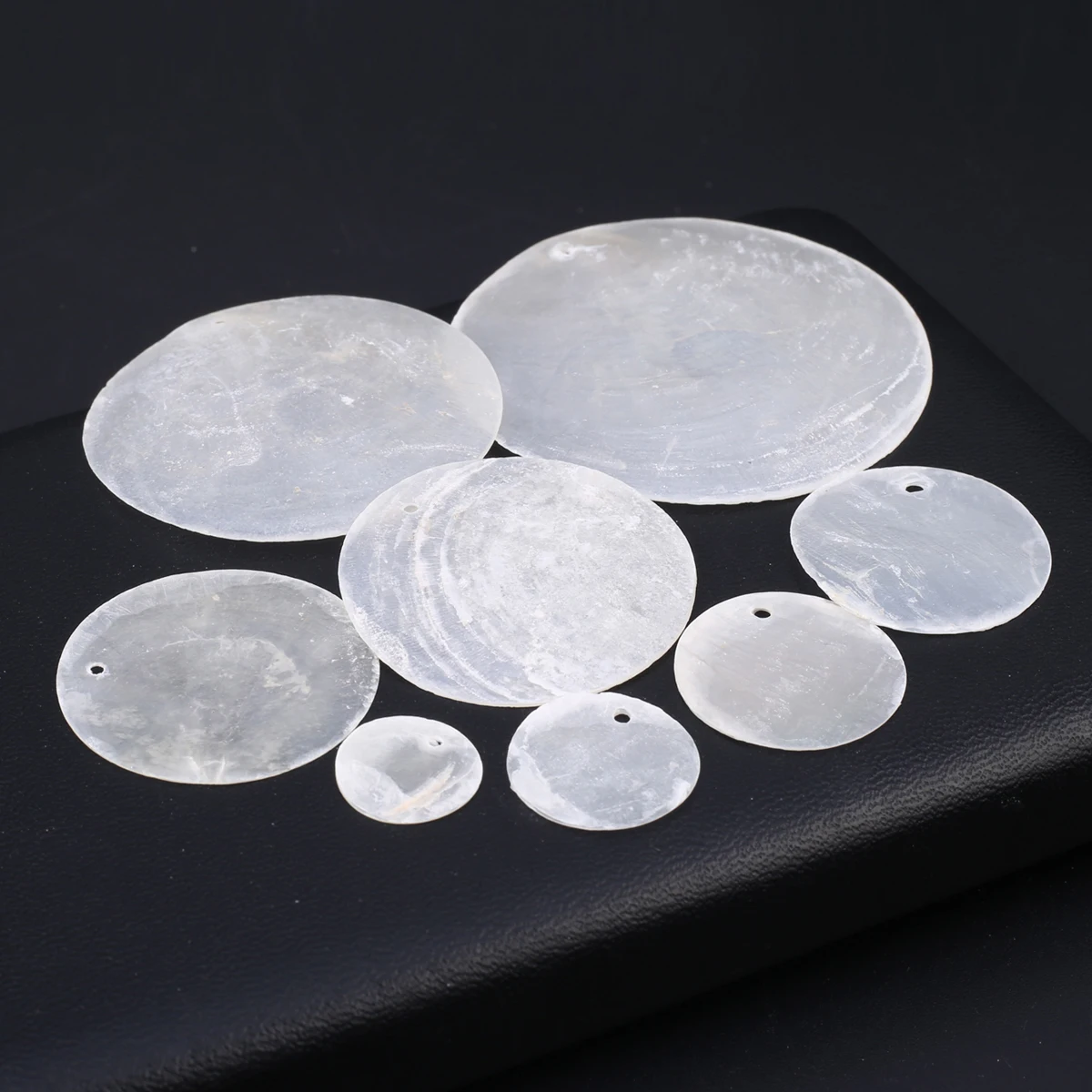 10pcs/Set White Round Natural Freshwater Shell Pendant Mother of Pearl Charms for Jewelry Making DIY Necklace Earrings Accessory