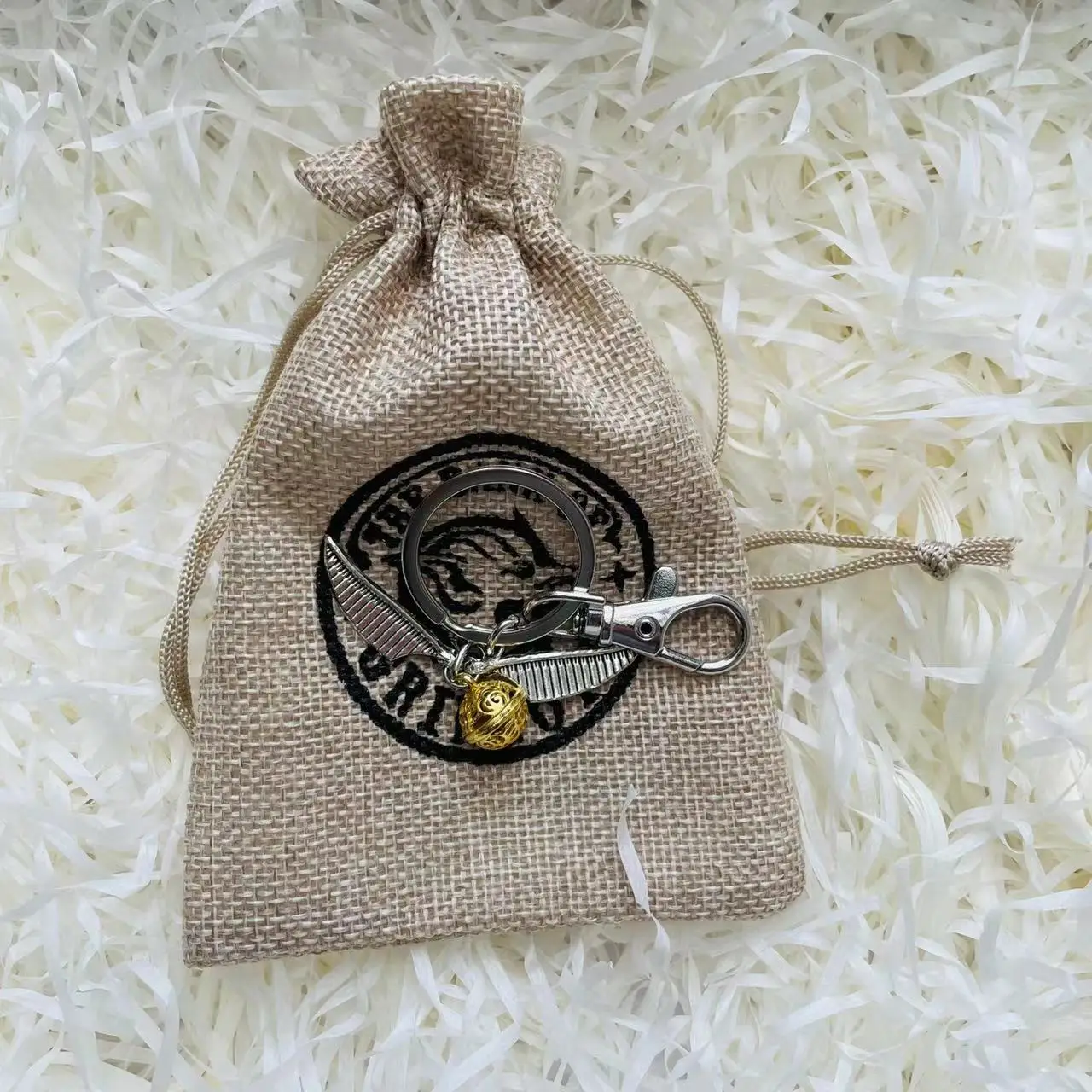 Cloche creuse dorée avec pendentif ailes, porte-clés vintage, sac cadeau, jouet pour chat, cloche, sac à collier boule, cadeau de Pâques et d'Halloween, ensemble de 2 pièces