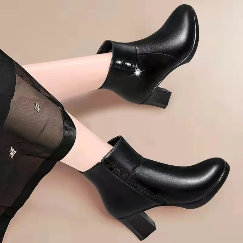 2025 Invierno Nuevos botines de moda para mujer - Botines de tacón grueso con cremallera lateral y herrajes metálicos, botas negras para madres