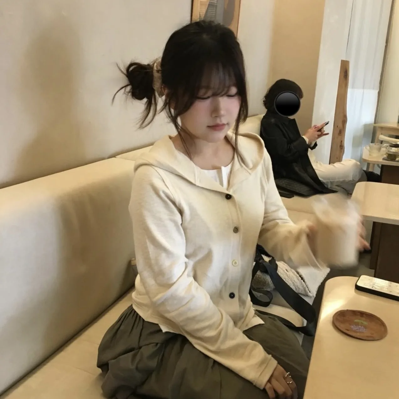 

Повседневная женская куртка с капюшоном на одной пуговице, тонкая, однотонная, в корейском стиле, имитация двухслойности, весенняя, с длинным рукавом