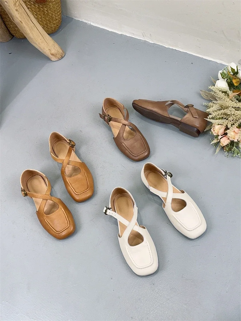 Sapatos de couro estilo retrô para mulheres, sandálias macias, fivela diagonal, sapato de couro, sandálias elegantes, primavera e verão