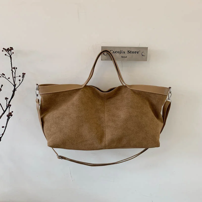 Große Umhängetasche mit Struktur, mattiertem Finish und Reißverschluss, Schultertasche, einfarbig, weiches, mattes Wildleder, Boston-Tasche, schlichter Stil. – Detail 26
