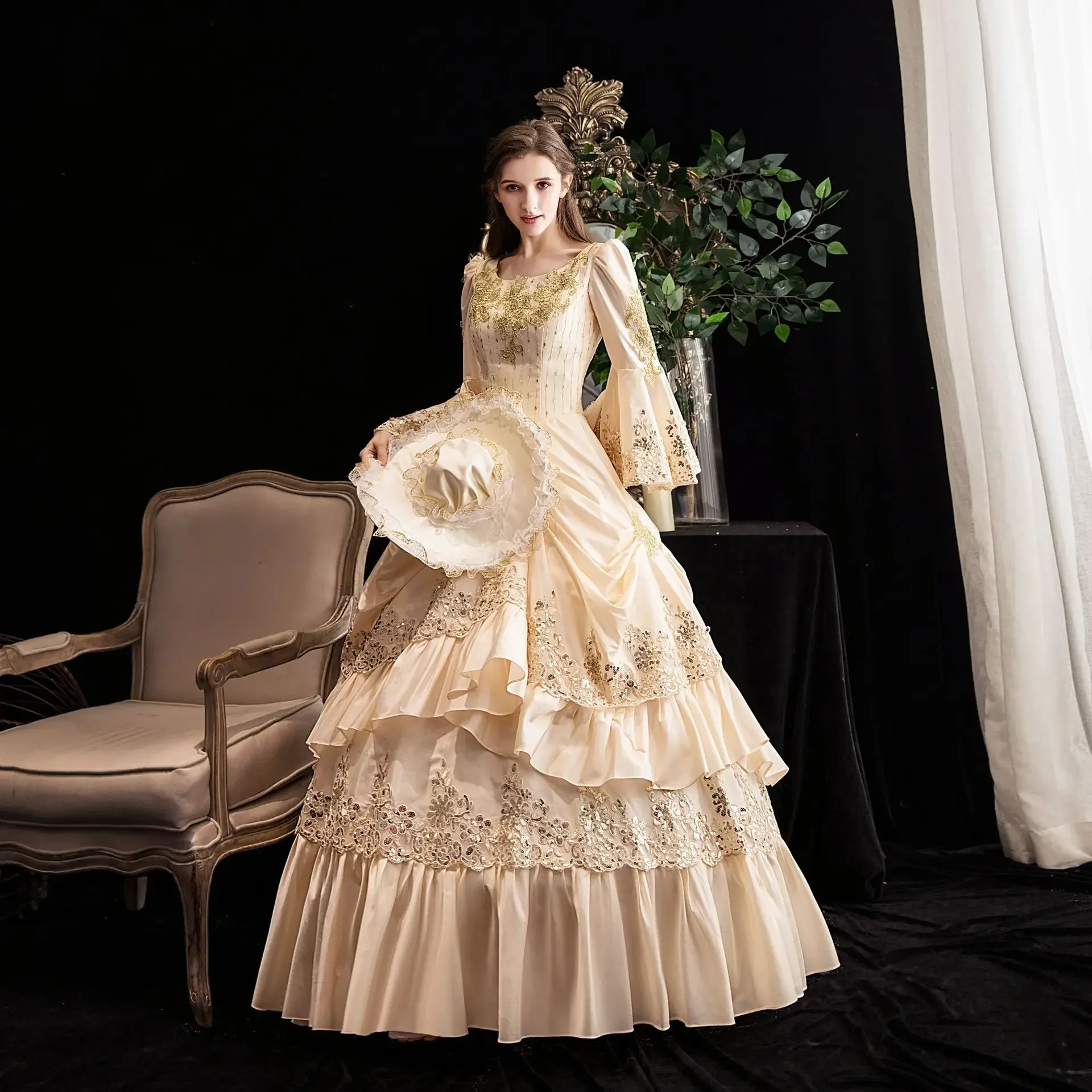 European Court Medieval Renaissance Victorian Dress for Women Champagne Costume Queen Ball Gowns Luxury Golden Applique Costume