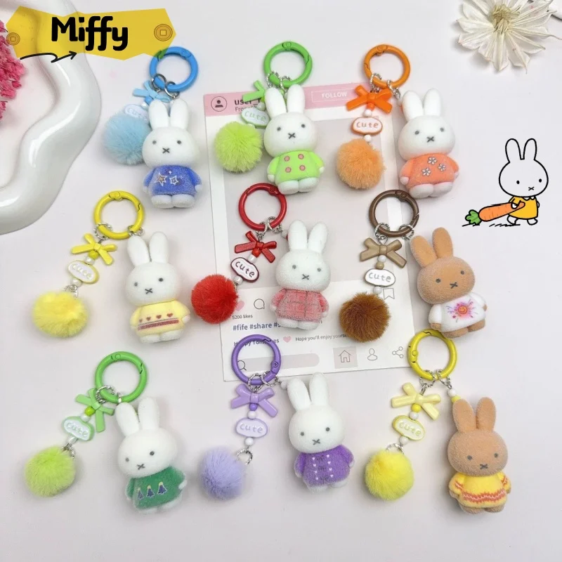Miffy Kaninchen Plüsch Schlüsselanhänger mit bunten Kleidern, DIY Handy-Anhänger, niedlicher Partikel-Anhänger, kreative Plüsch-Dekoration
