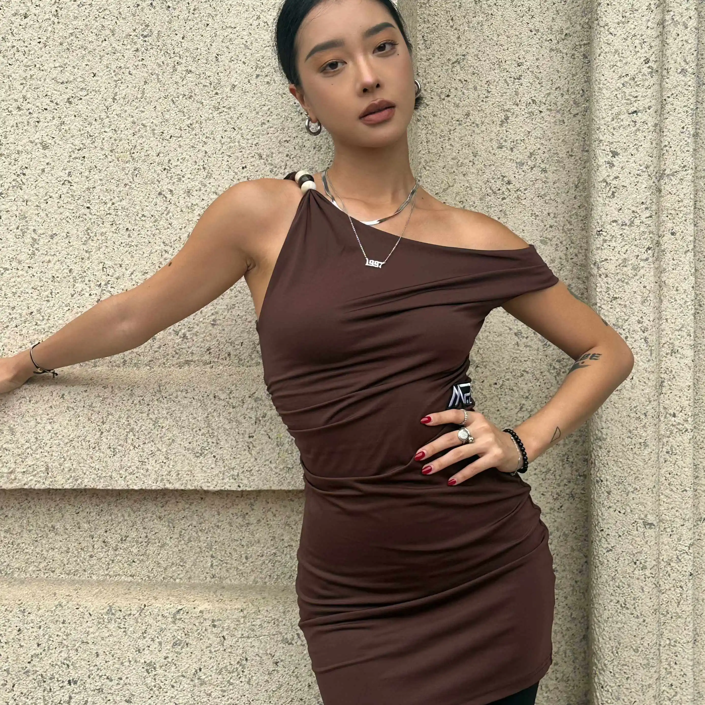 

2026 платье для латинских танцев для женщин с наклонными плечами, тренировочная одежда для взрослых и женщин, сценические костюмы для латинских танцев DQS21823