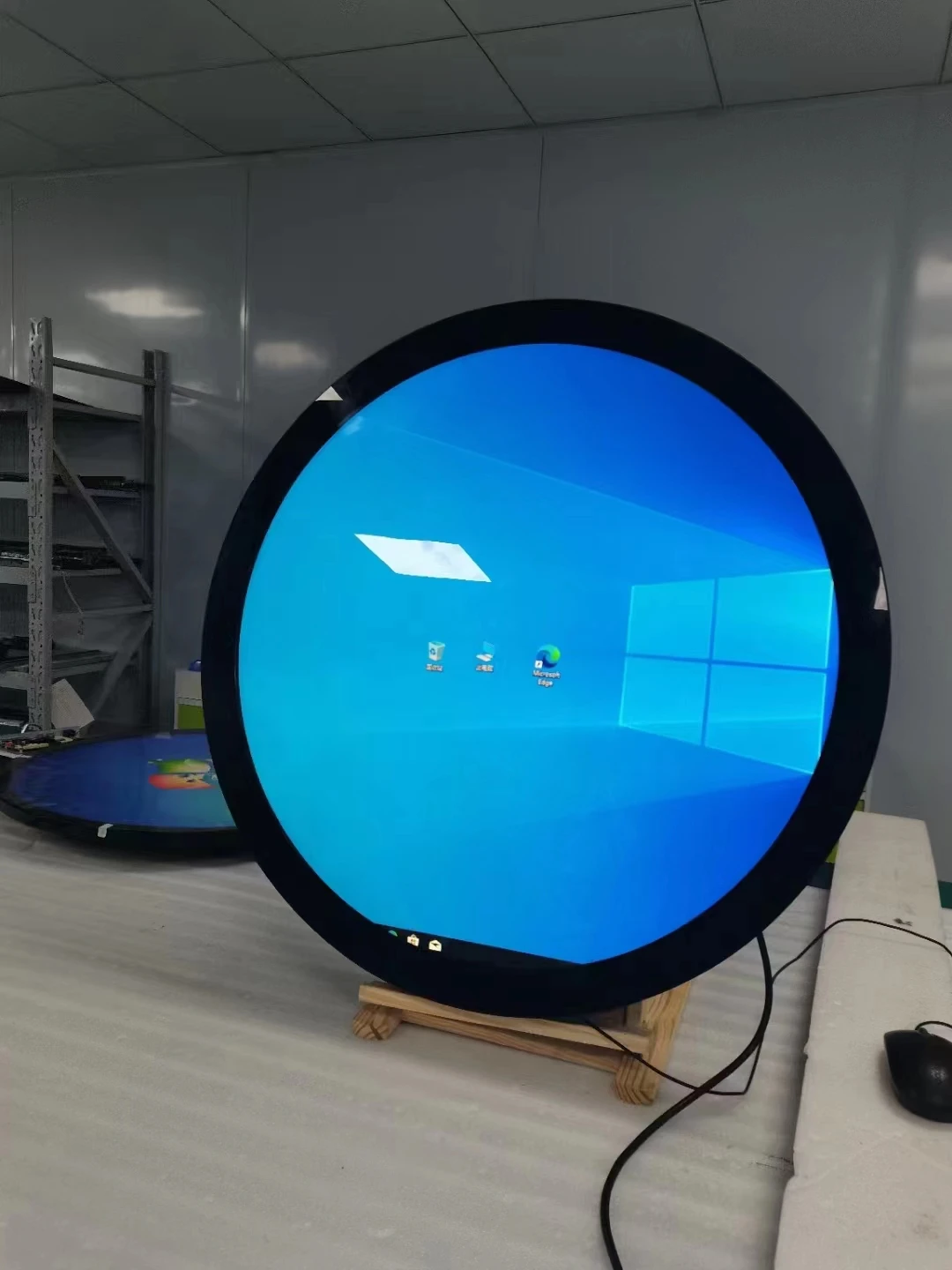 23.6 inch Ultra High Brightness Round 700 nits Circular Advertising Screen LCD Digital Signage Display