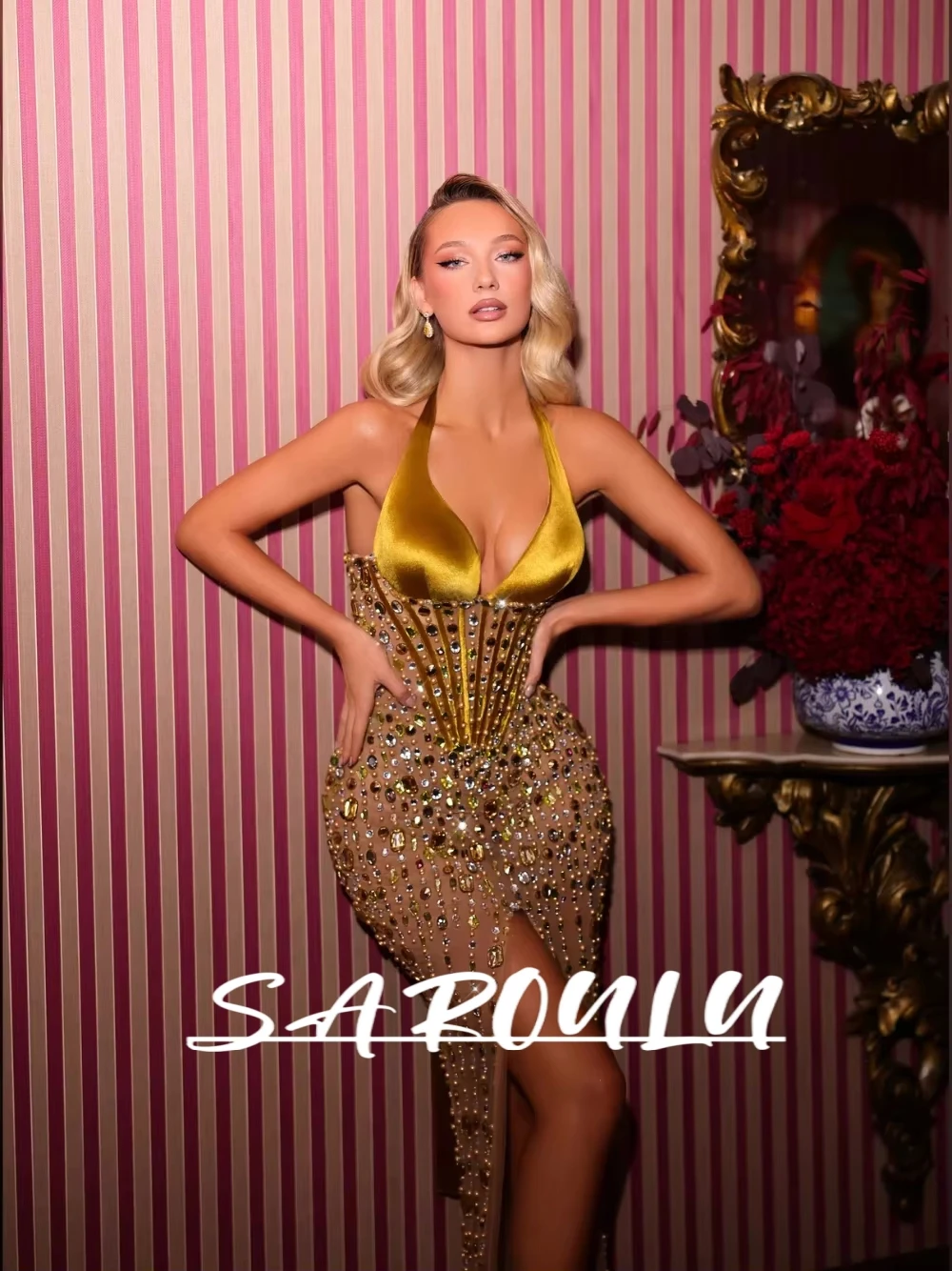 

Sophisticated Design Sexy Halter Front Cut-out Evening Dress Glamorous Rhinestones Glitter Bodycon Fit Prom Gown Customized