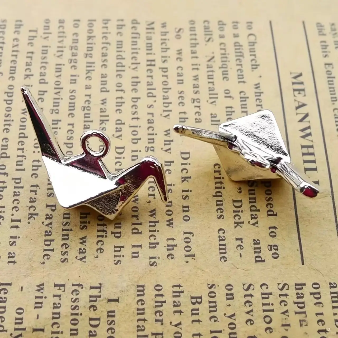 6Pcs 16*28mm Zinc Alloy Lucky Paper Crane Charms Peace Symbol Necklace Keychain Pendant Accessory Charms For Jewelry Making Gift