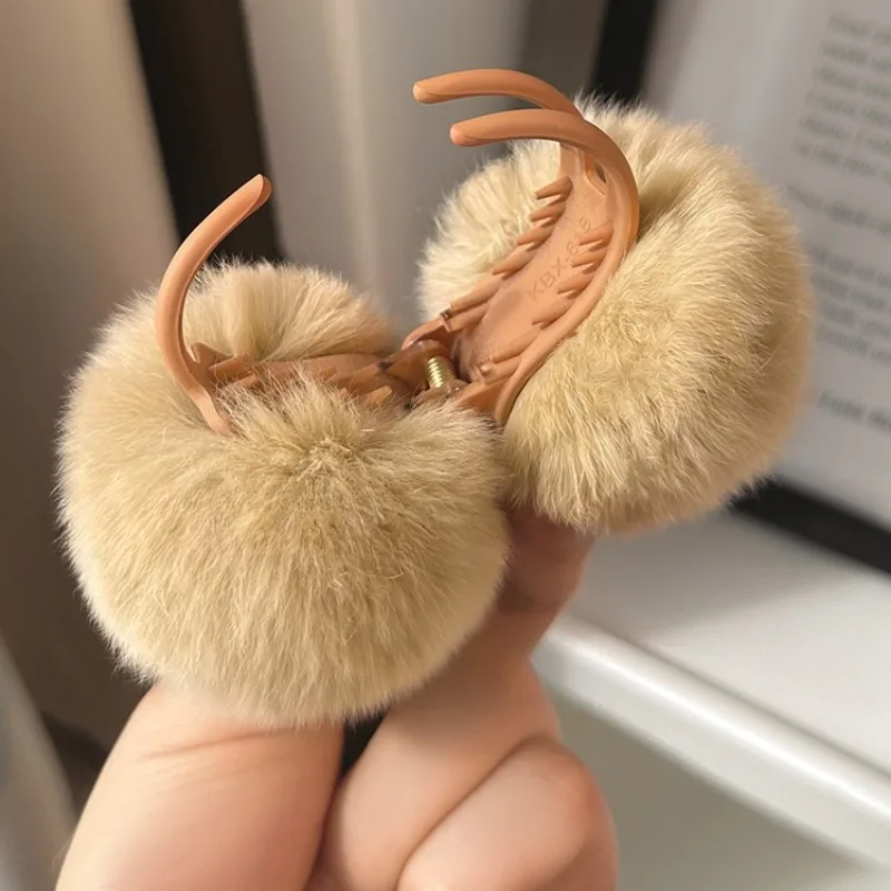 Faux Fur Small Hair Claw Double Sided Fur Ball Hair Clip Fluffy Pom Pom Grab Hairpin Soft Plush Barrettes Women Hair Accessories