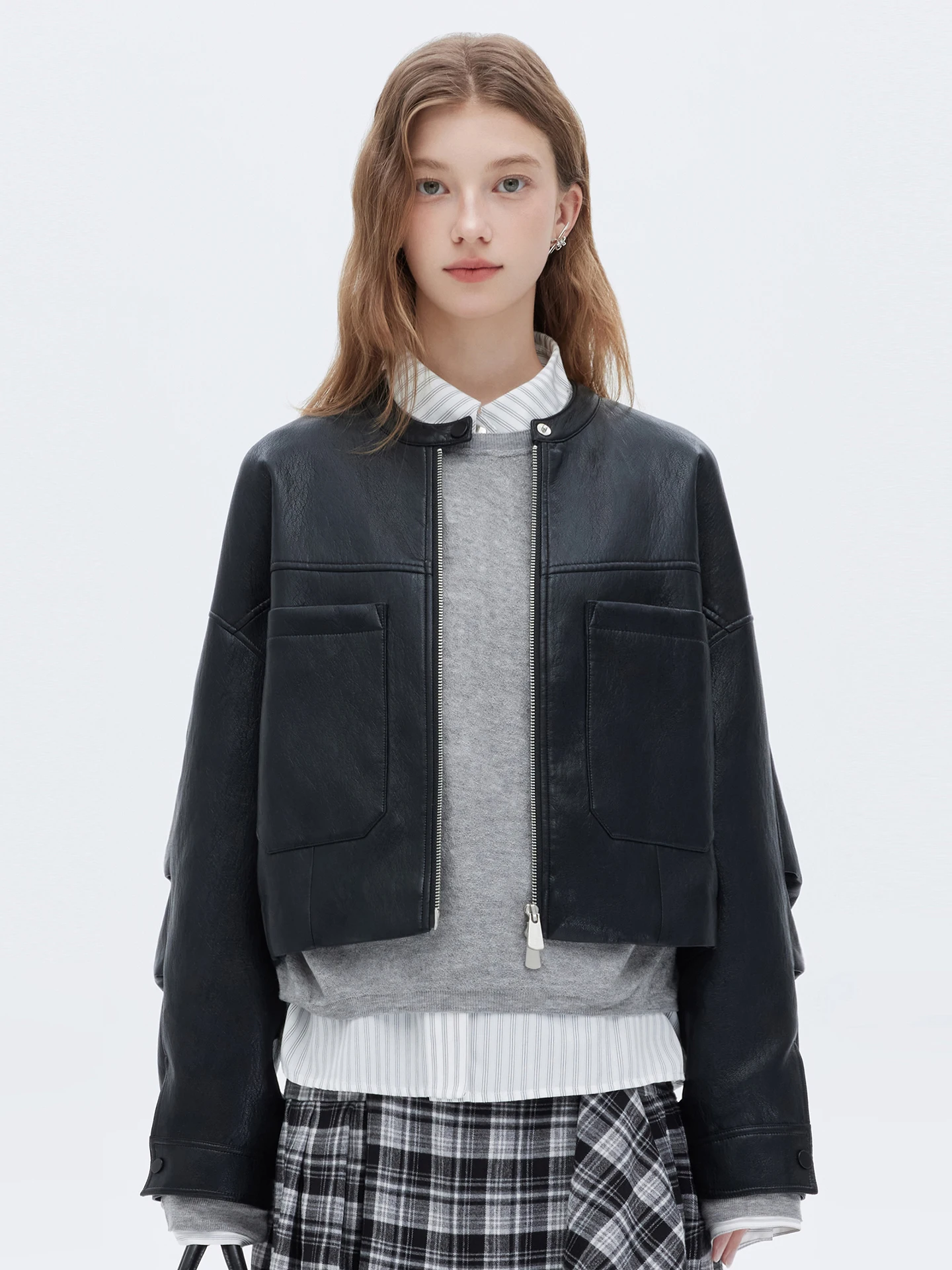 Veste en cuir PU noire pour femme, coupe ample, style décontracté, avec double fermeture éclair, épaules tombantes et col rond, idéale pour les trajets quotidiens.