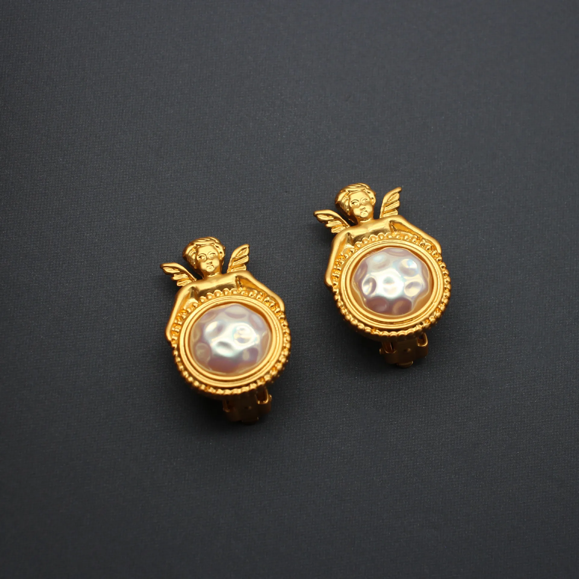 European court medieval return vintage baroque pearl ear clip