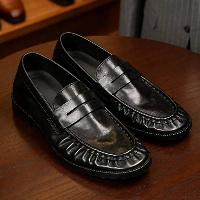 

New Arrival High Quality Soft Cowhide Leather Loafers Men Retro Pleated Design Slip-on Business Casual Leather Shoes