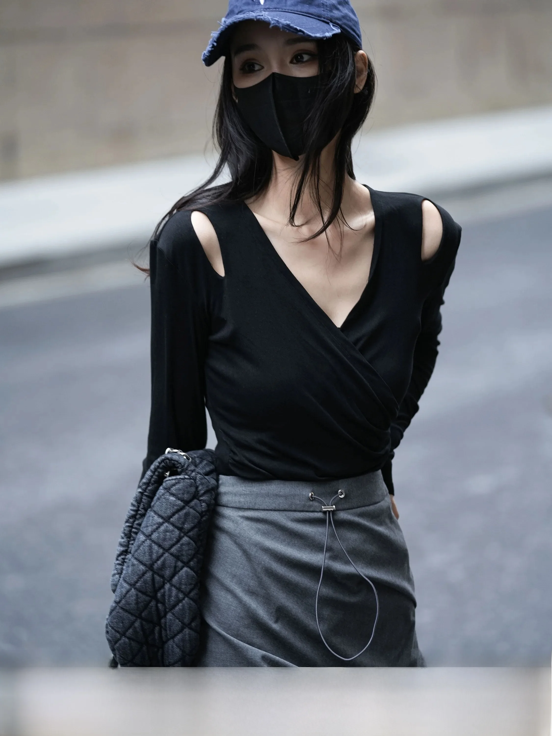 

Luna7xi Black Hollow out V-Neck Knitwear Spring New Style Shoulder Exposure Base Shirt Korean Style Slim Fit Long Sleeve T-Shirt