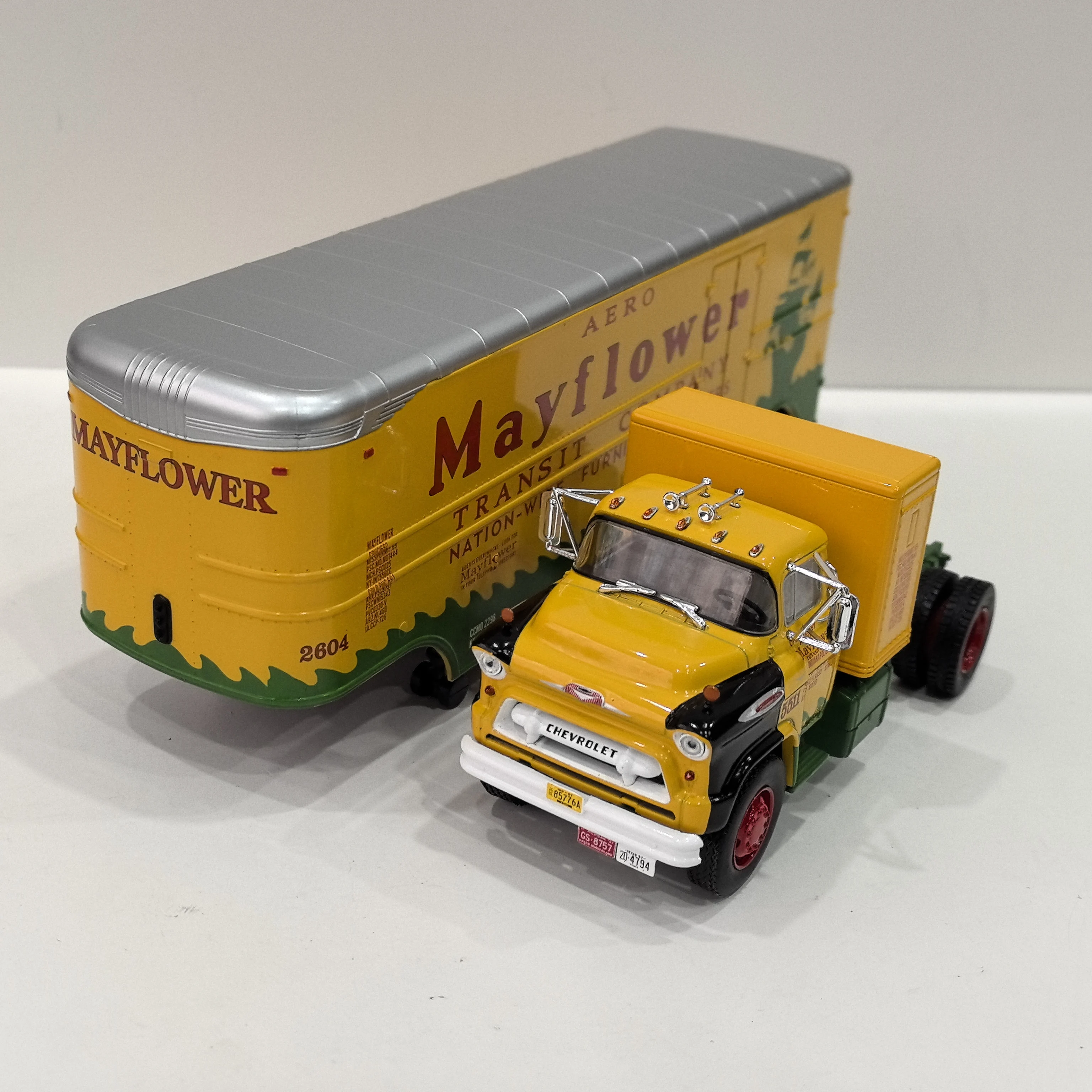 

Diecast Ixo 1:43 Scale CHEVROLET 9700 LCF Trailer Head Truck Container Car Alloy Car Model Collectible Toy Gift Souvenir Display