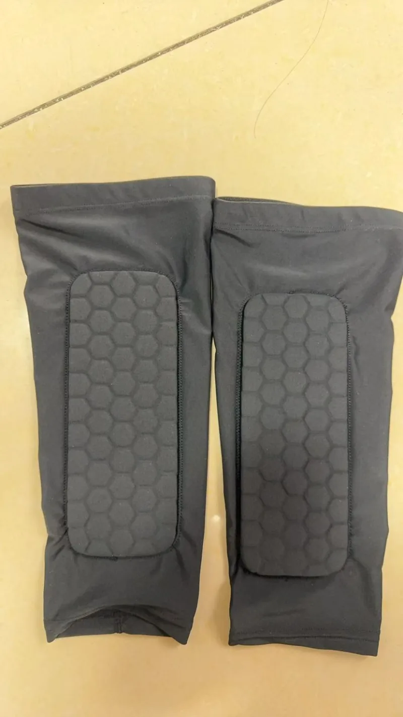 Waben-Schienbeinschoner, Ski-Beinpolster, atmungsaktiv, kollisionssicher, für Fußball, Basketball, Radfahren, schützende elastische Sport-Leggings – Detail 2
