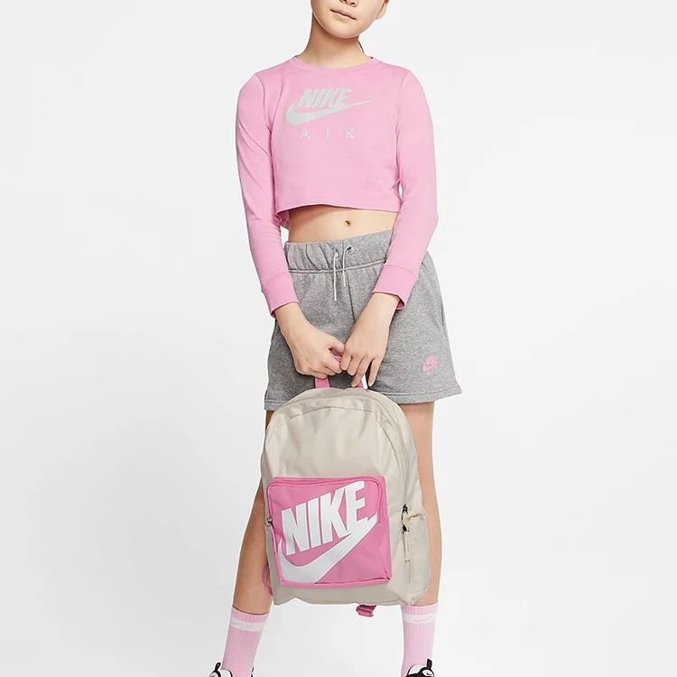Mochila Nike de poliéster, modelo estándar para mujer, en color rosa y blanco, BA5928-104.
