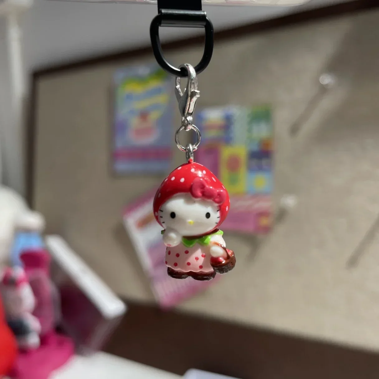 

Sanrio Cute Strawberry Hello Kitty Doll Keychain Kawaii Angel Mobile Phone Pendant Children's Bag Accessories Toy Pendant Gift